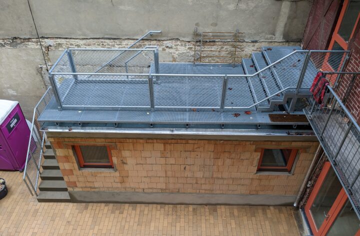 Stahlterrasse mit Geländer Berlin